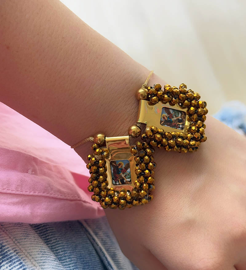 Pulsera escapulario dorado mediano