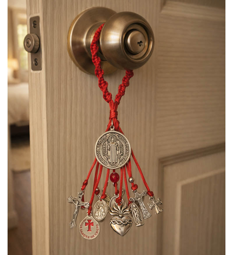 Bendición roja con San Benito