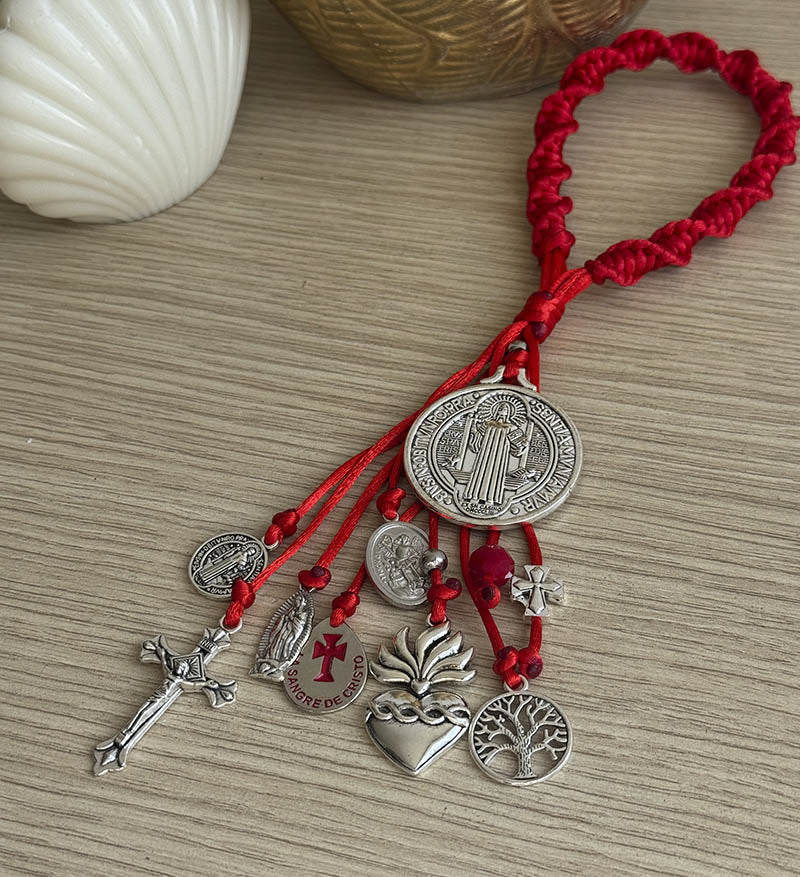 Bendición roja con San Benito