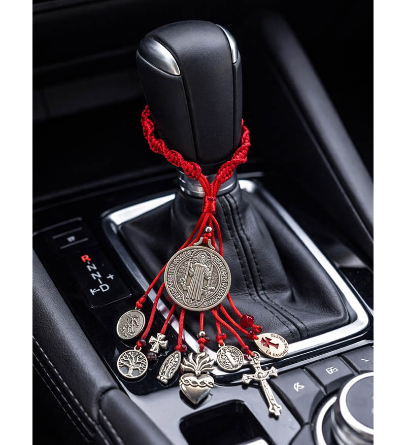 Bendición roja con San Benito