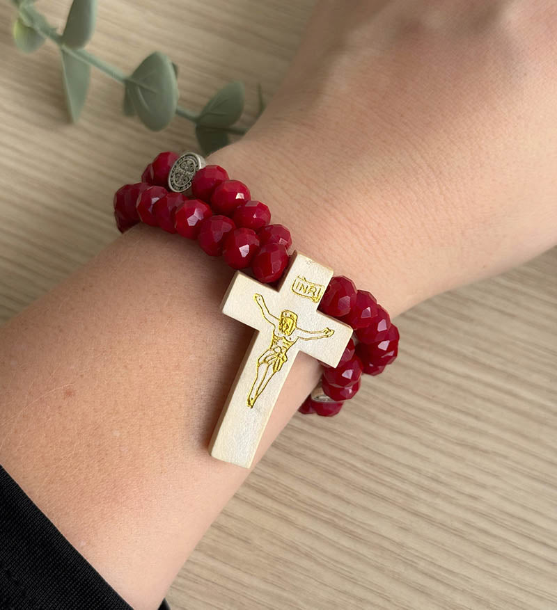 Pulsera rosario rojo de mano