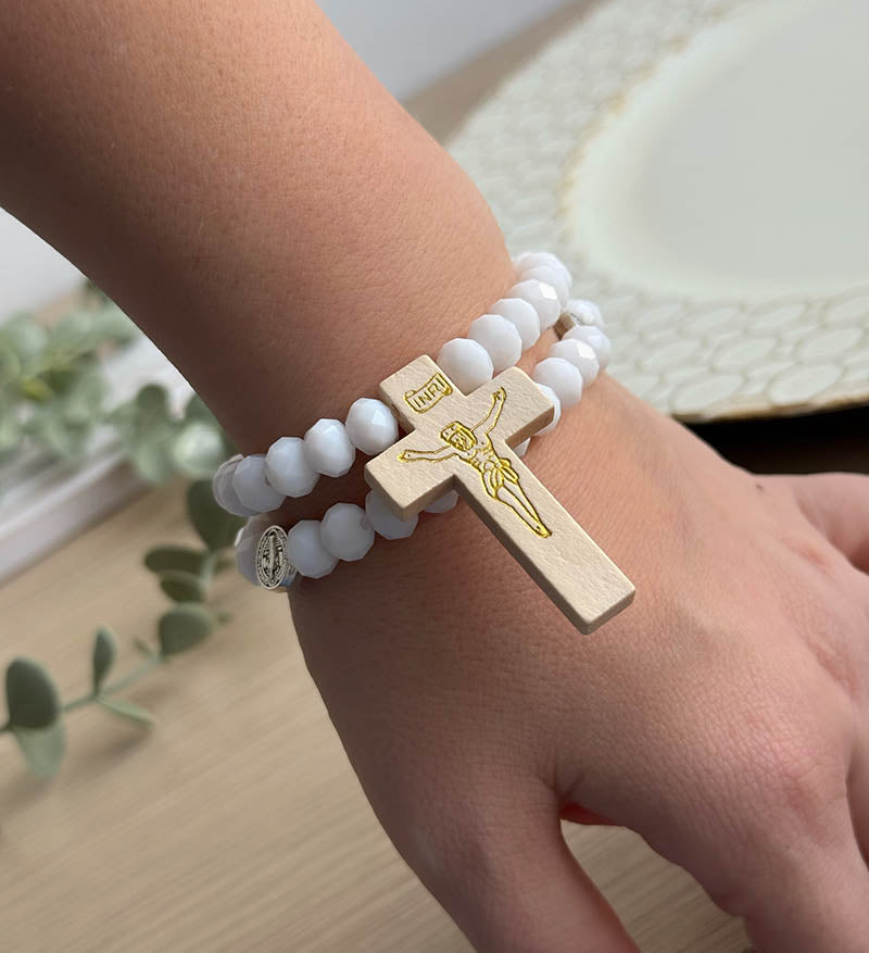 Pulsera rosario blanco de mano