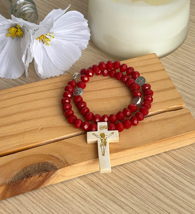 Pulsera rosario rojo de mano