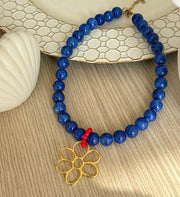 Maxi collar azul rey con flor dorada