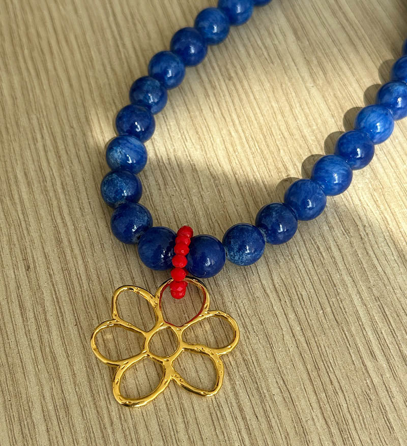 Maxi collar azul rey con flor dorada