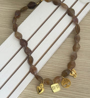 Collar marron 11:11