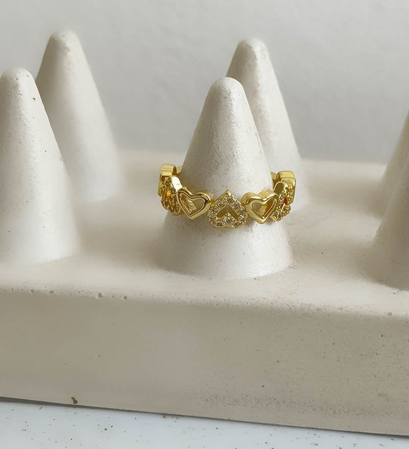 Anillo corazones silueta