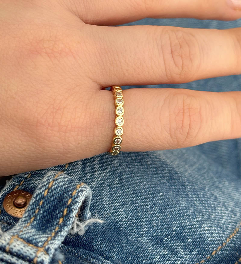 Anillo linea circones blancos