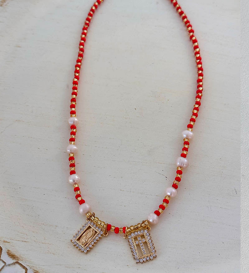 Cadena roja con escapularios