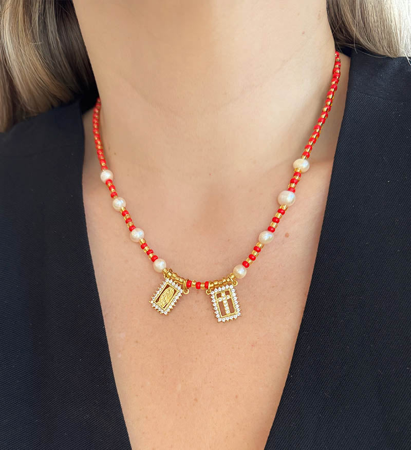 Cadena roja con escapularios