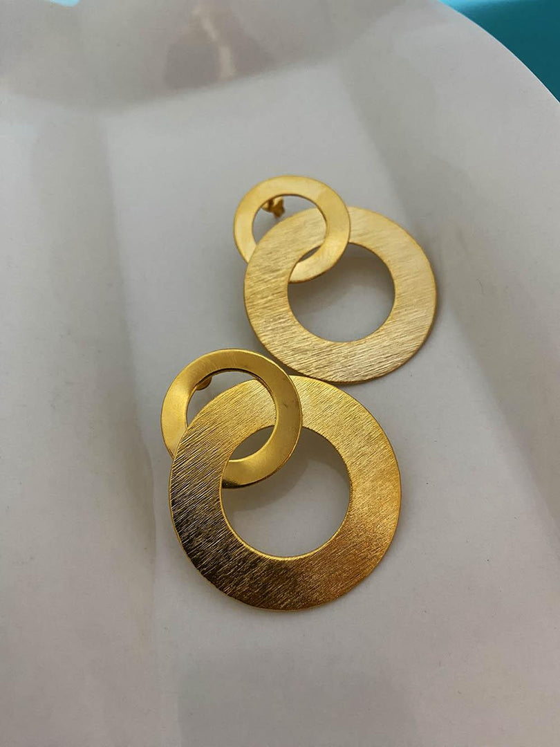 Aretes doble aro con baño en oro