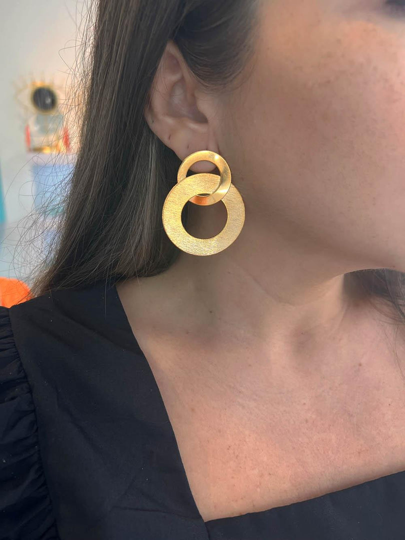 Aretes doble aro con baño en oro