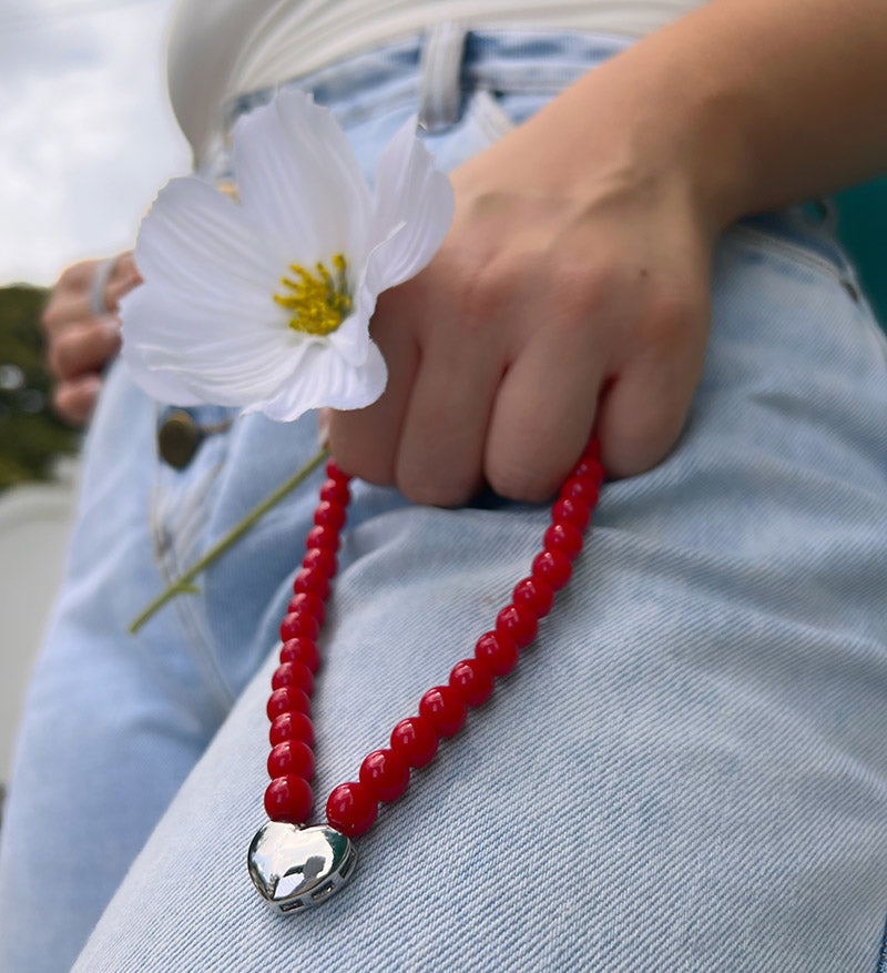 Collar rojo corazon plateado