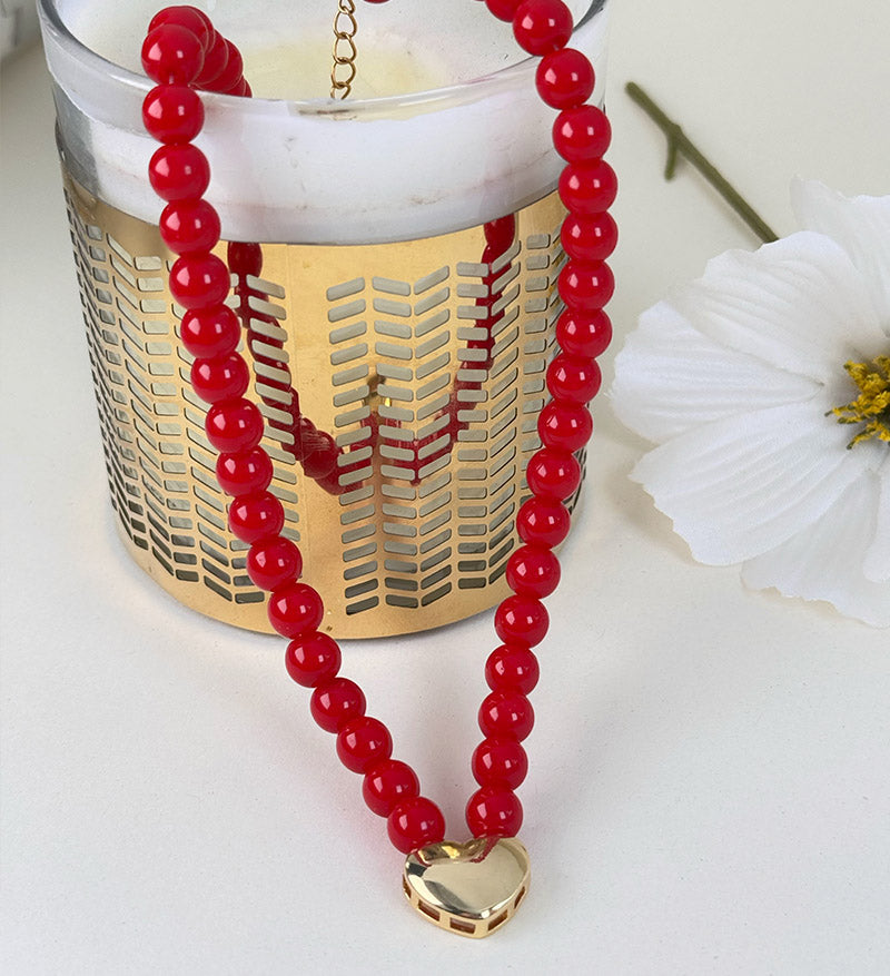 Collar rojo corazon dorado