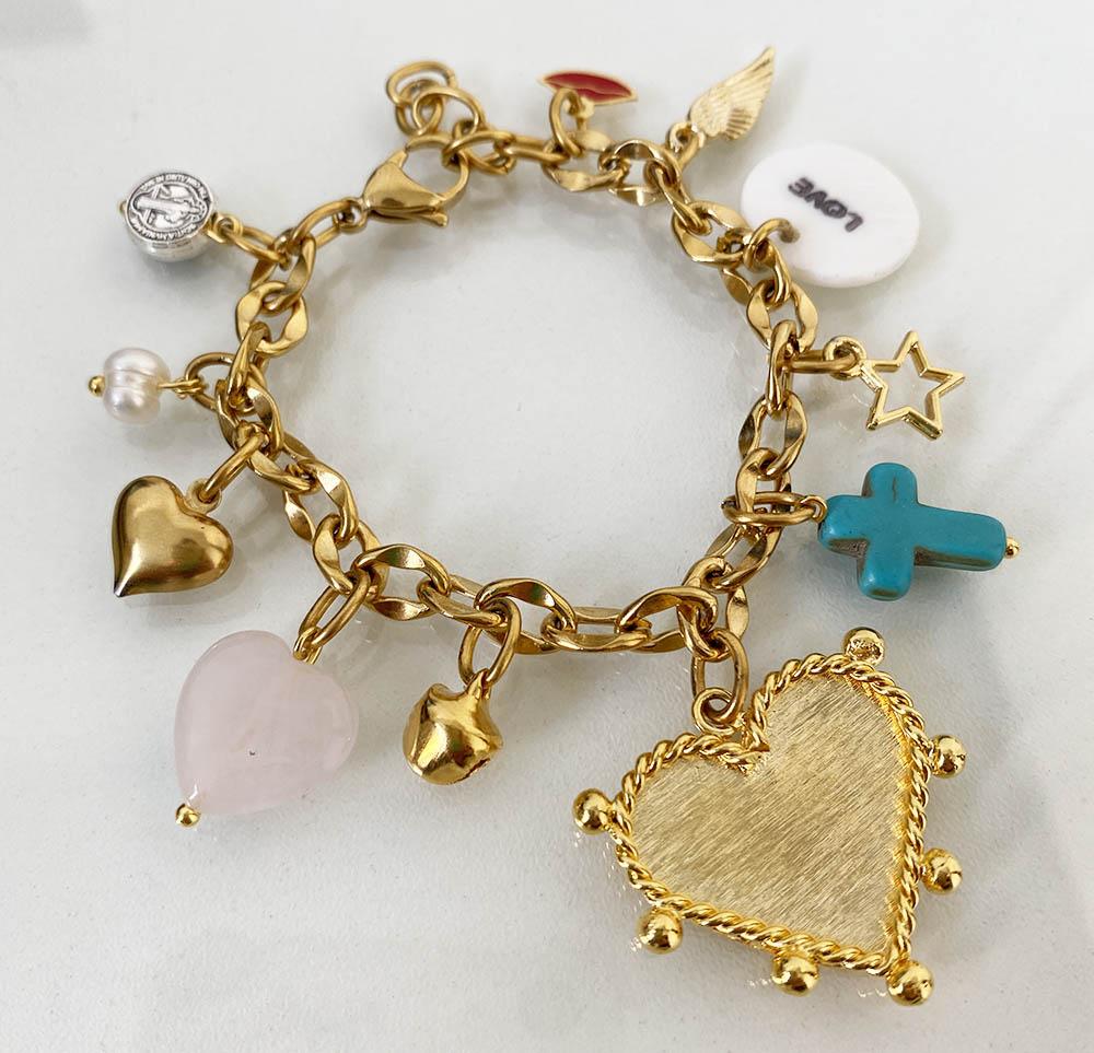 Pulsera en acero dorado con dije de corazón