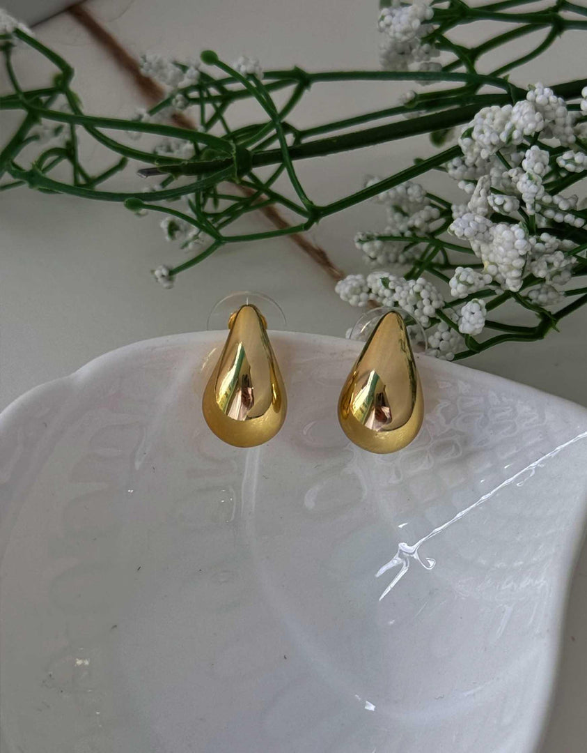 Aretes de gotas pequeñas doradas