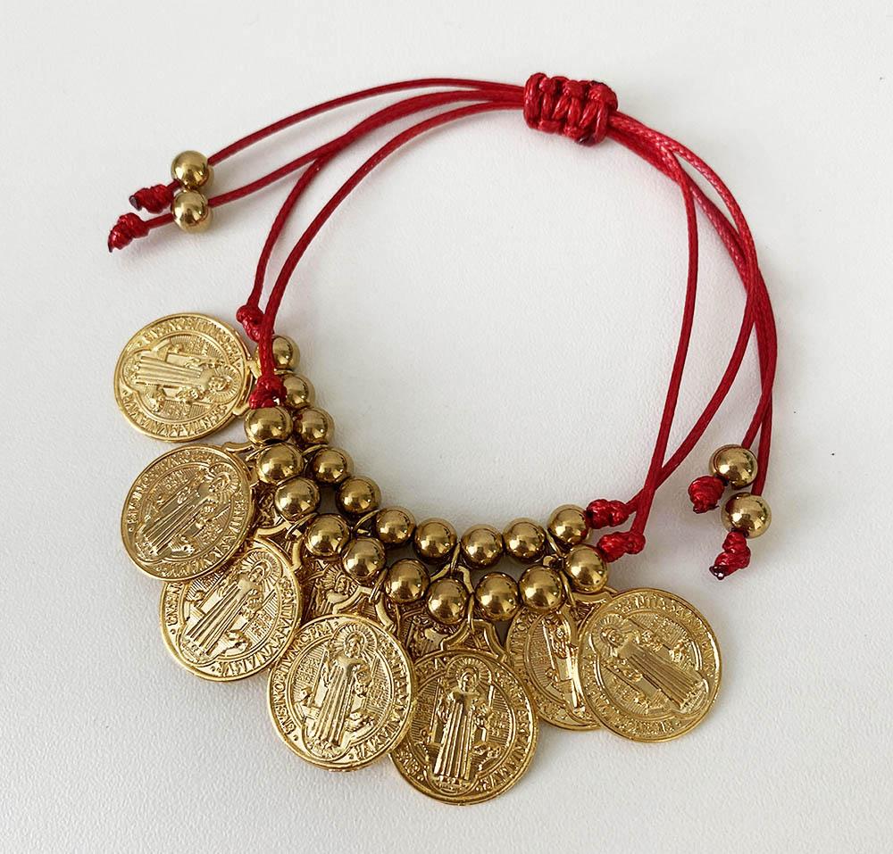 Pulsera doble medallas de San Benito doradas