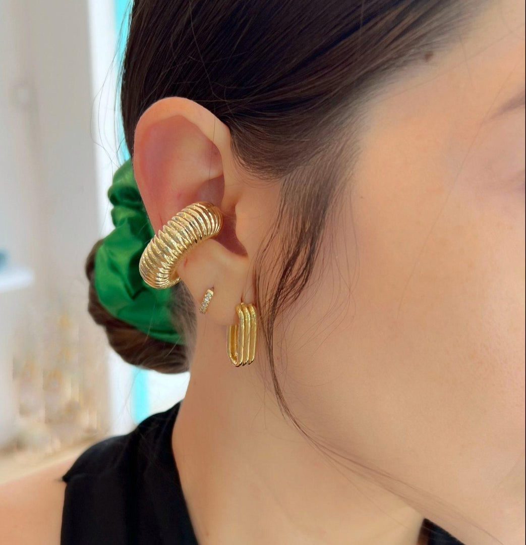 Earcuff chunky dorado con canales