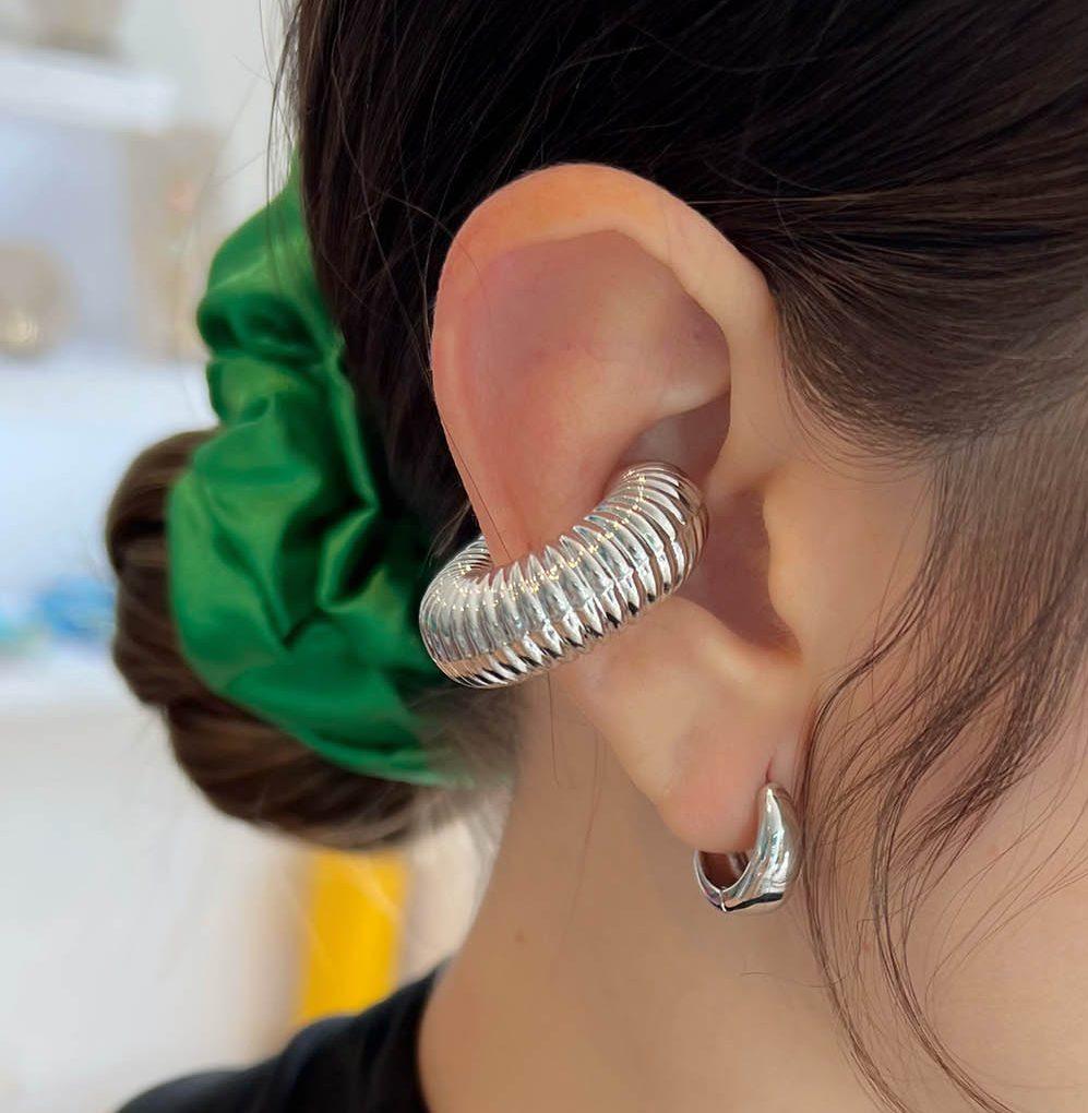 Earcuff chunky plateado con canales